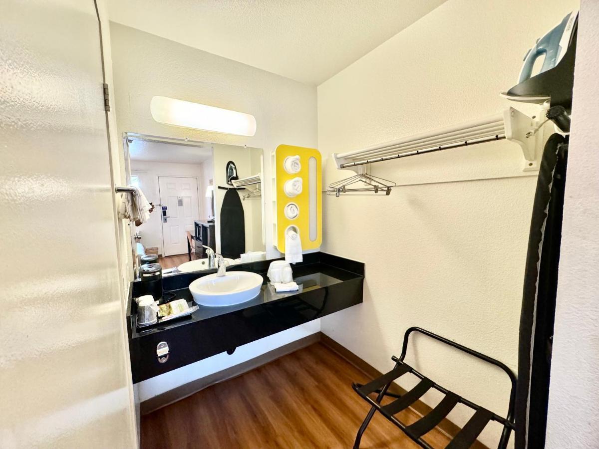 Studio 6 Bellflower Ca Los Angeles Exterior photo
